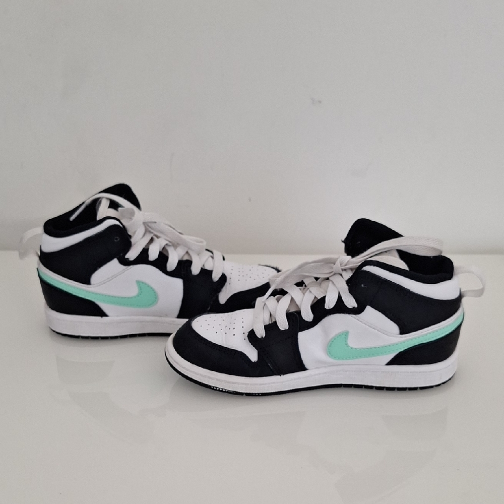 Air Jordon Mid 1's Unisex Sneakers - Picture 6 of 8